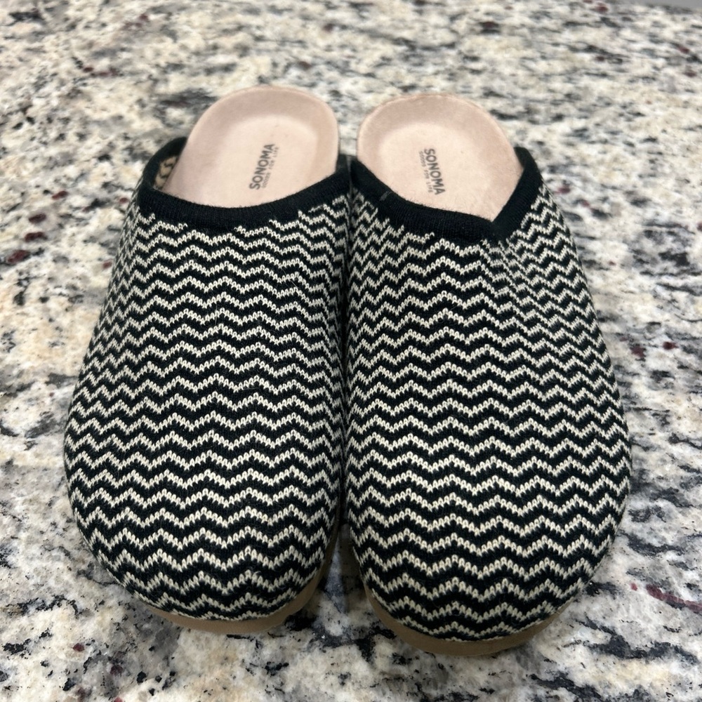 Sonoma Black and Cream Chevron Clogs NWOT